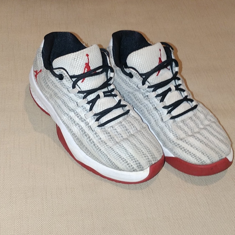Boys Jordan size 3Y